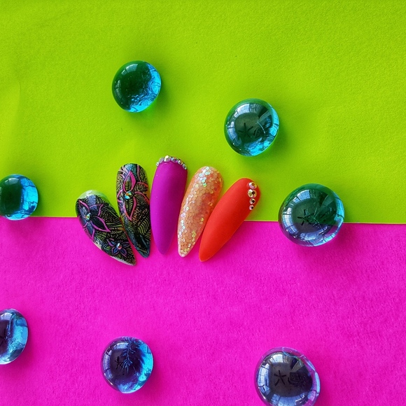 "Caribbean Queen" Reusable Press On Nails - Picture 4 of 8